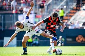 保罗被裁掉后，19年资深快船球迷愤怒脱粉，格里芬点赞